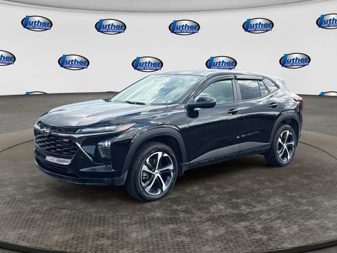 Used 2025 Chevrolet Trax RS w/ Driver Confidence Package FWD image 1