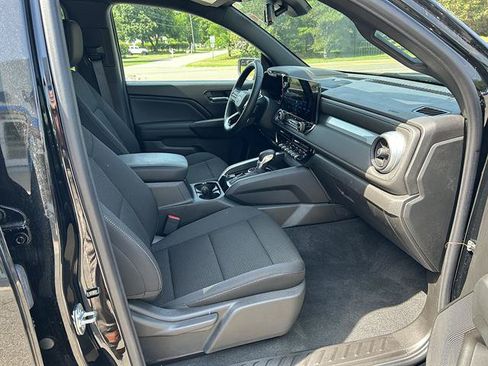 Used 2024 Chevrolet Colorado LT w/ LT Convenience Package II AWD/4WD image 34