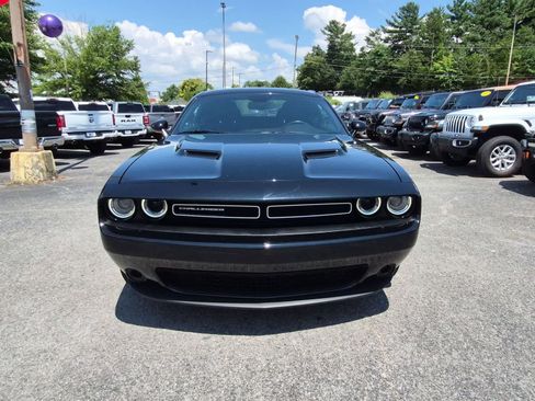 Used 2019 Dodge Challenger SXT RWD image 9