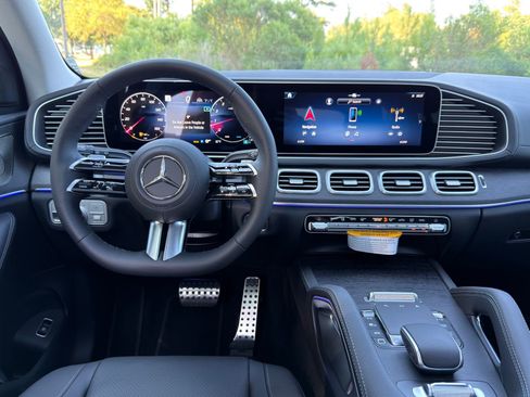 Used 2026 Mercedes-Benz GLS 450 4MATIC image 3