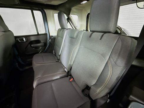 Used 2025 Jeep Wrangler Sport image 26