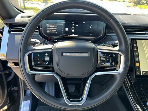 Used 2025 Land Rover Range Rover Sport SE image 17