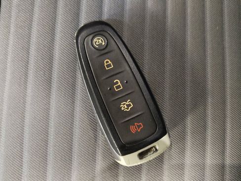 Used 2017 Ford Escape Titanium image 32