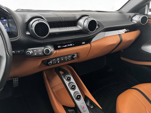 Used 2021 Ferrari 812 GTS image 19