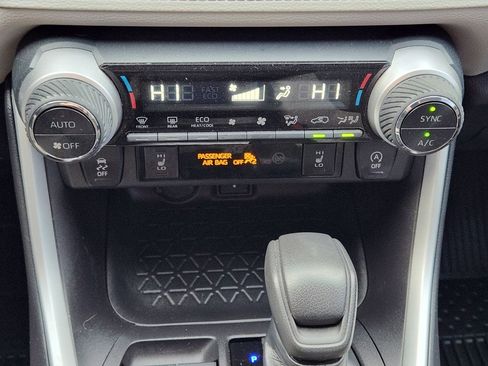 Used 2022 Toyota RAV4 XLE w/ XLE Grade Weather Package image 18