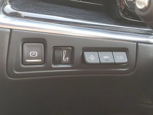 Certified 2023 Cadillac XT5 Premium Luxury w/ Technology Package AWD/4WD image 19