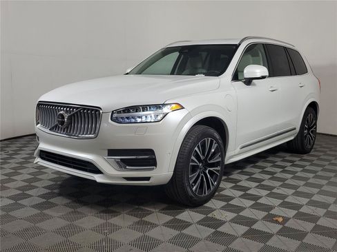 Certified 2025 Volvo XC90 T8 Plus w/ Protection Package Premier AWD/4WD image 3