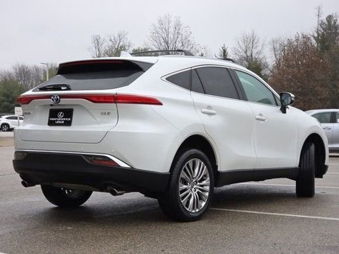 Used 2023 Toyota Venza XLE image 23