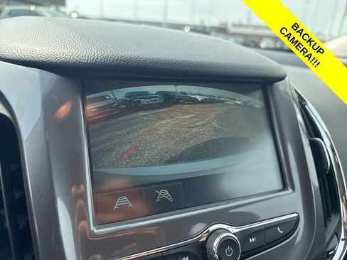 Used 2017 Chevrolet Cruze LT w/ Convenience Package FWD image 3