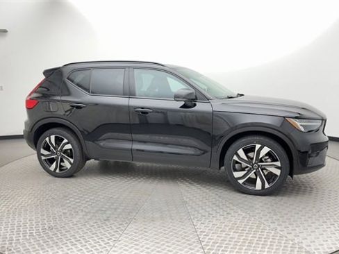 Certified 2024 Volvo XC40 B5 Plus w/ Protection Package Premier image 9