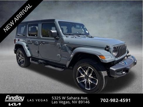 Used 2024 Jeep Wrangler Unlimited w/ Technology Group AWD/4WD image 3