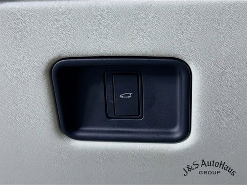 Used 2025 Land Rover Range Rover Long Wheelbase SE AWD/4WD image 10