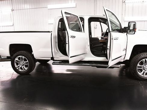 Used 2017 Chevrolet Silverado 2500 High Country w/ Duramax Plus Package AWD/4WD image 31