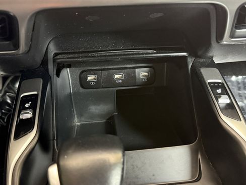 Used 2022 Kia Sorento S w/ Panoramic Sunroof Package FWD image 12