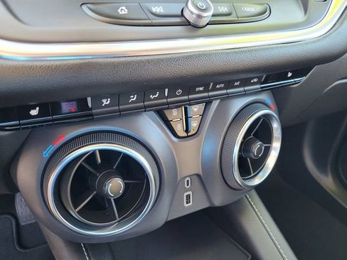 Used 2025 Chevrolet Blazer LT AWD/4WD image 15