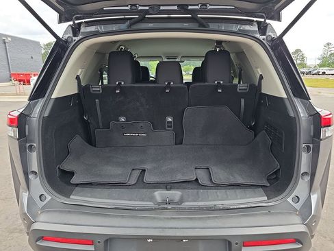 Used 2024 Nissan Pathfinder SV FWD image 17