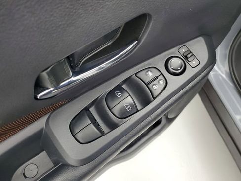 Used 2024 Nissan Kicks SR FWD image 21