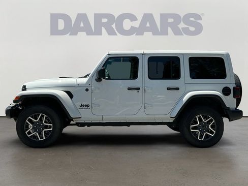 Used 2025 Jeep Wrangler Unlimited Sahara AWD/4WD image 4