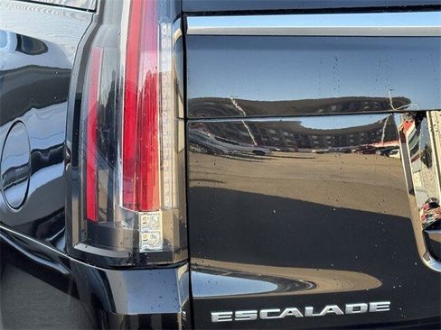 Used 2020 Cadillac Escalade Platinum image 6