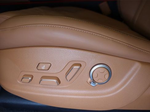 Certified 2025 Genesis GV80 3.5T Prestige AWD/4WD image 10