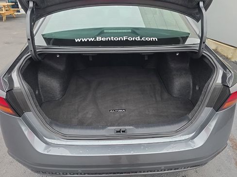 Used 2025 Nissan Altima 2.5 SV FWD image 9