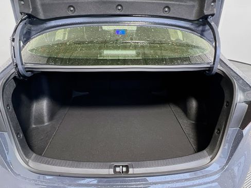 Used 2025 Toyota Corolla LE image 33