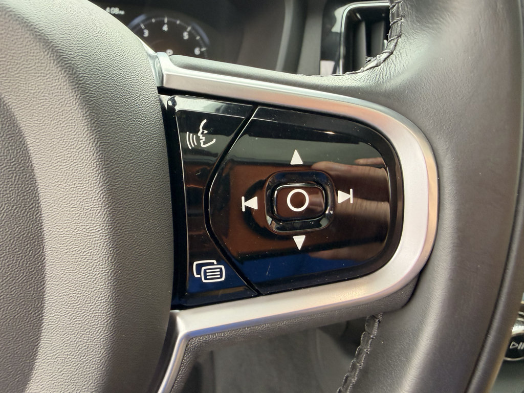 Used 2020 Volvo V60 T5 Momentum FWD image 16