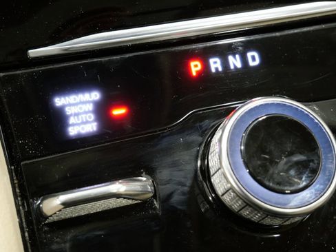 Used 2021 Jeep Grand Cherokee L Limited w/ Luxury Tech Group II image 23