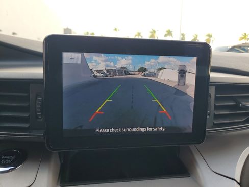 Used 2023 Ford Explorer XLT image 10