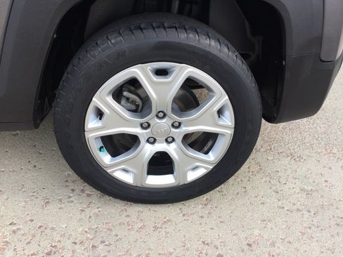 Used 2020 Jeep Renegade Limited AWD/4WD image 5