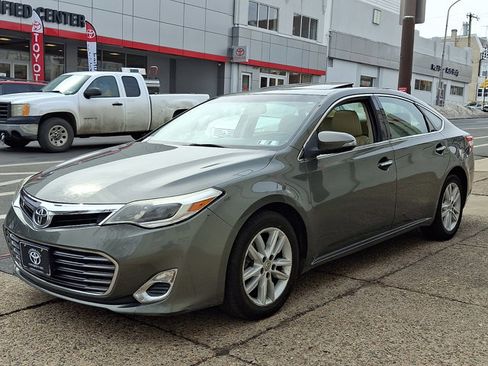 Used 2014 Toyota Avalon XLE Premium image 3