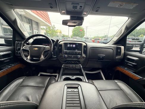 Used 2018 Chevrolet Silverado 2500 High Country w/ Duramax Plus Package AWD/4WD image 34