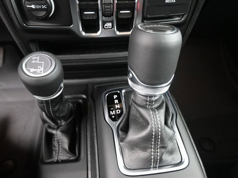 New 2025 Jeep Gladiator Sport image 33