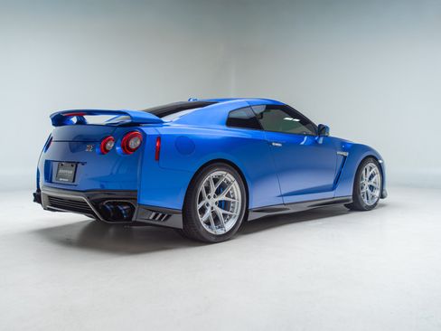 Used 2021 Nissan GT-R Premium AWD/4WD image 2
