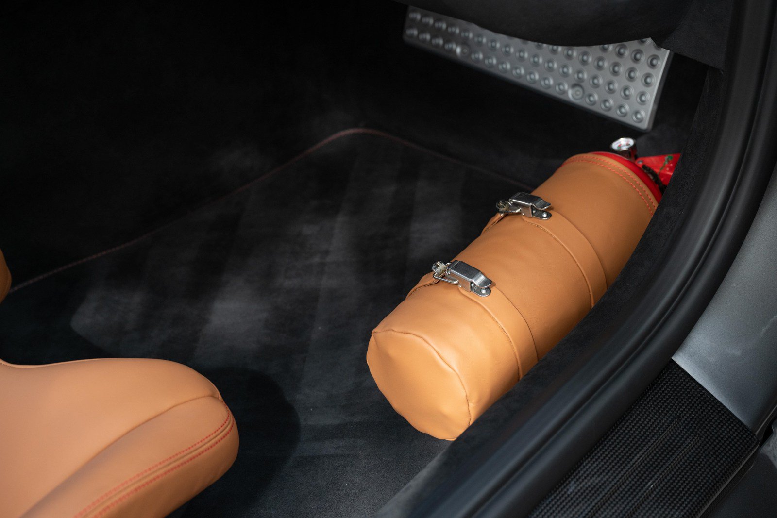 Used 2022 Ferrari 812 Competizione RWD image 73