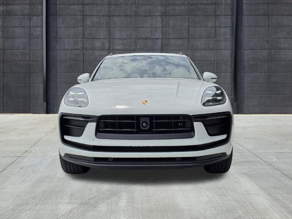 Used 2026 Porsche Macan AWD/4WD image 9