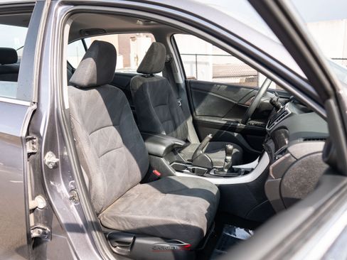 Used 2017 Honda Accord EX image 17