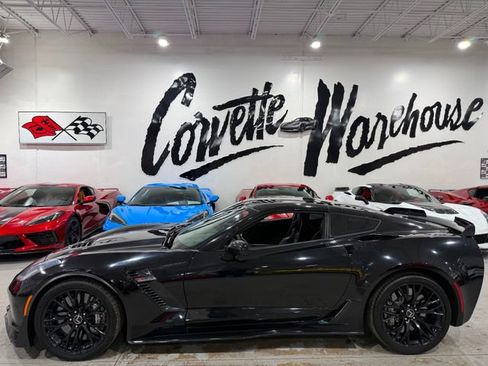 Used 2015 Chevrolet Corvette Z06 w/ 3LZ Preferred Equipment Group RWD image 2