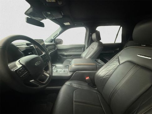 Certified 2024 Ford Expedition Platinum image 5