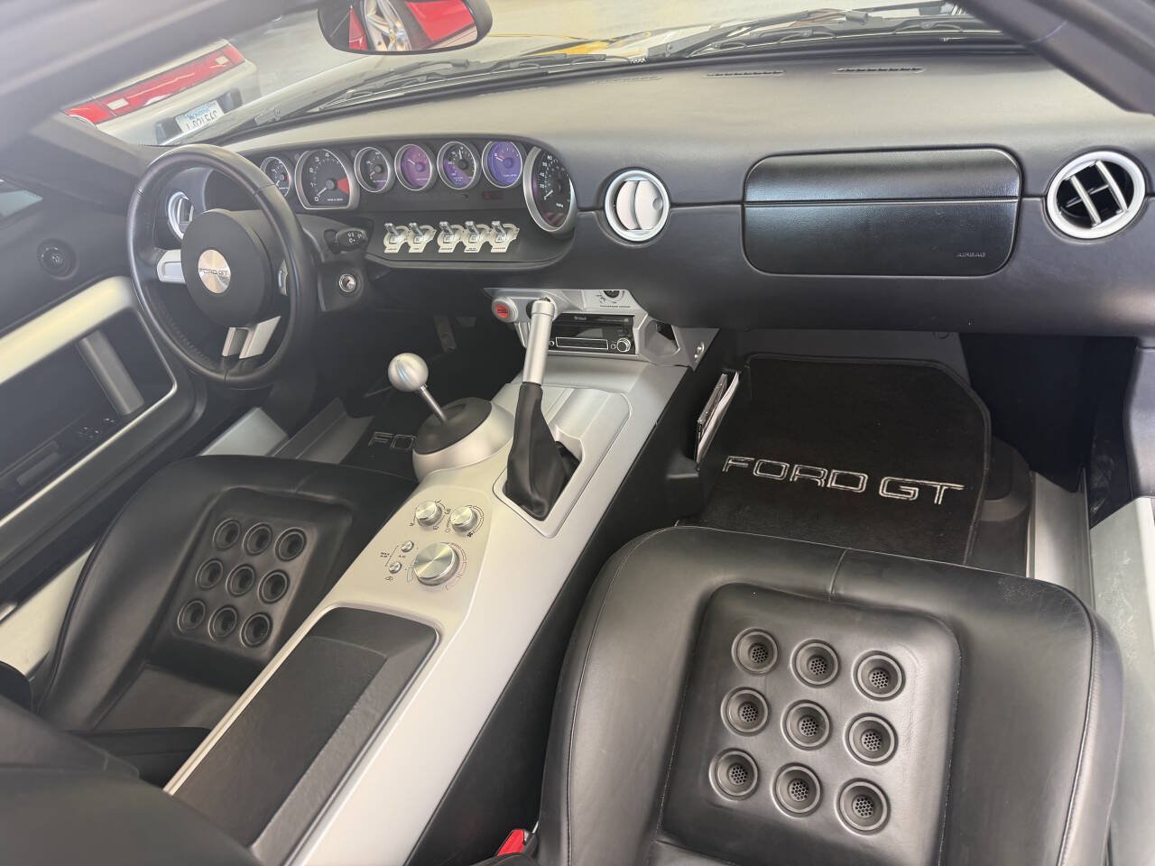 Used 2005 Ford GT RWD image 36