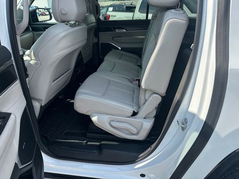 Used 2024 Jeep Wagoneer L Series II w/ Flexible Seating Group RWD image 21