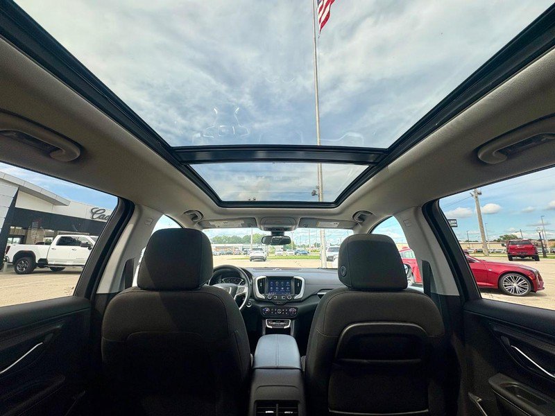 Used 2024 GMC Terrain SLE w/ Driver Convenience Package FWD image 30