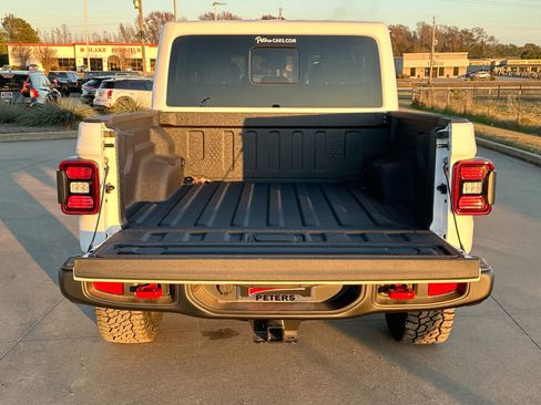 New 2025 Jeep Gladiator Rubicon w/ Convenience Group image 23