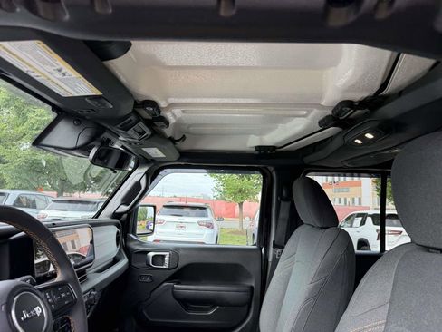 Used 2024 Jeep Wrangler Unlimited Sport AWD/4WD image 4