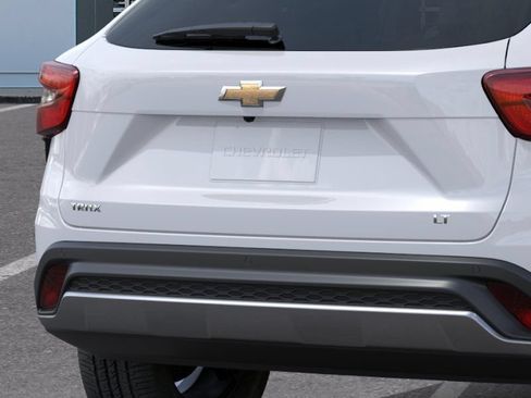 New 2026 Chevrolet Trax LT w/ Sunroof Package FWD image 14