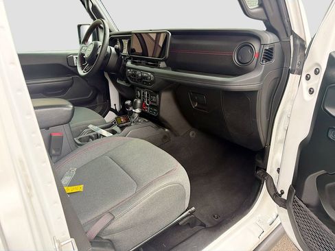 Used 2024 Jeep Wrangler Unlimited Rubicon AWD/4WD image 13