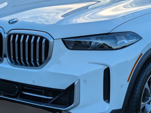 Used 2024 BMW X5 xDrive40i w/ Parking Assistance Package image 11