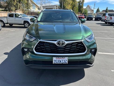 Certified 2023 Toyota Highlander XLE image 6
