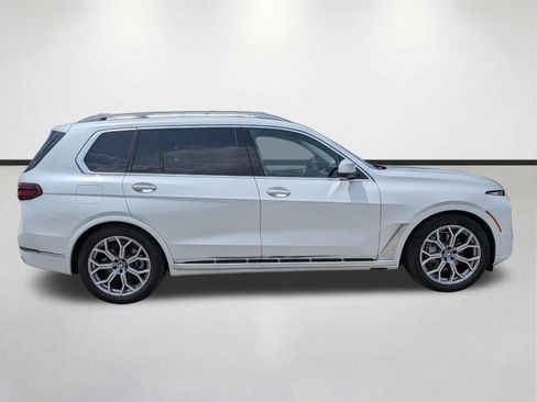 Used 2025 BMW X7 xDrive40i AWD/4WD image 3