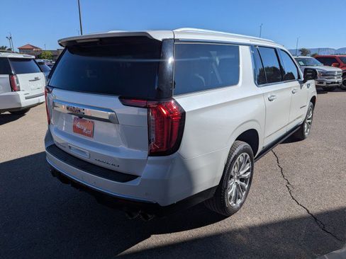 Used 2022 GMC Yukon XL Denali AWD/4WD image 5